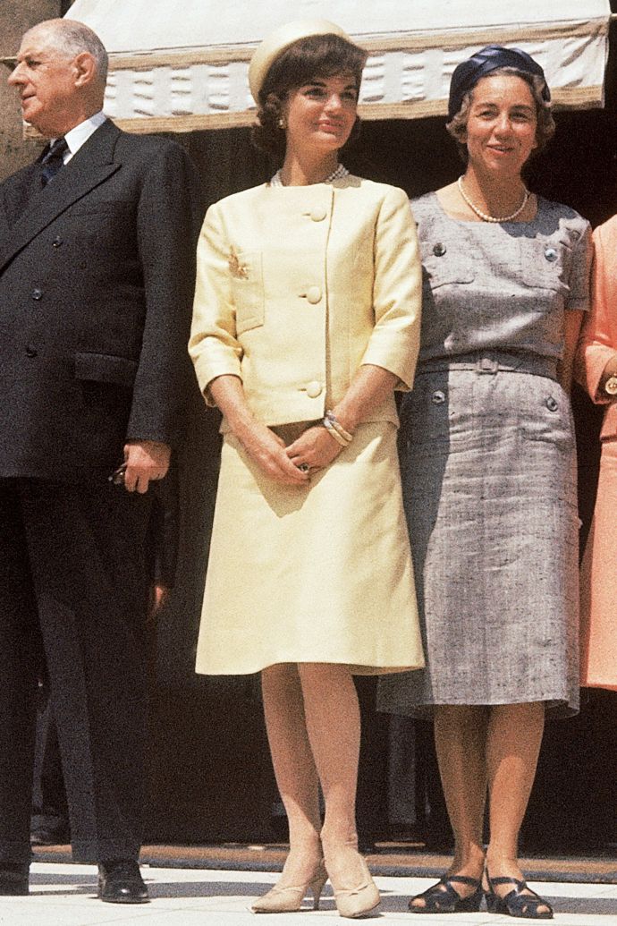 1438113747-hbz-jackie-kennedy-additions-gettyimages-163063560.jpg